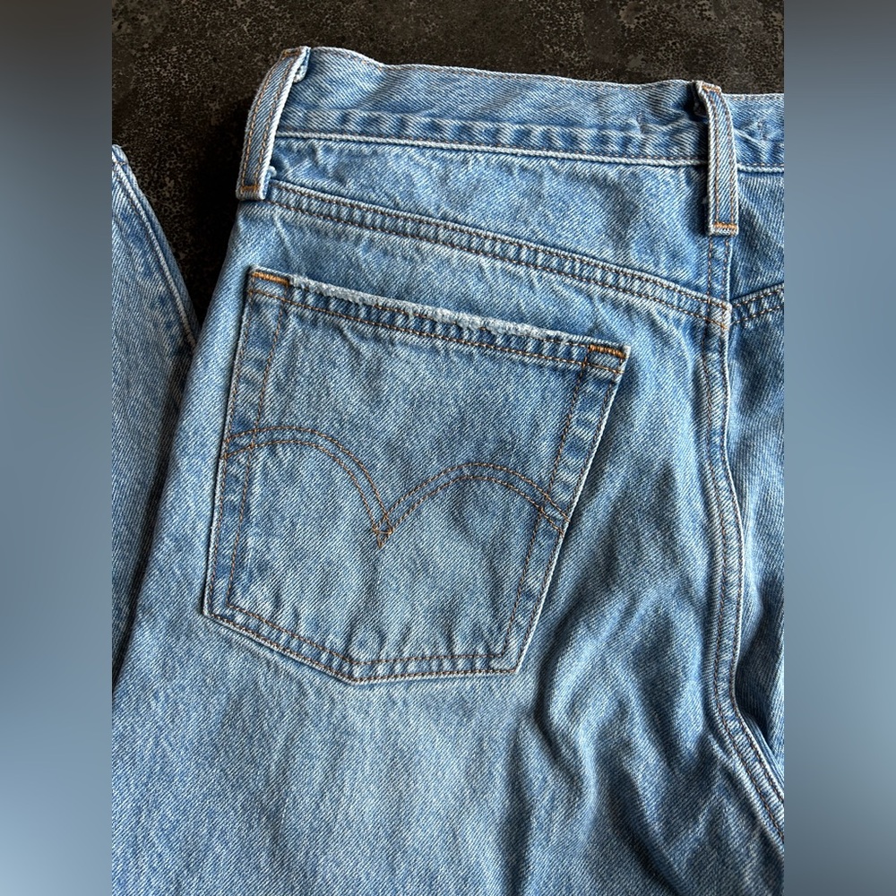 Levi’s | Premium Wedgie Ankle Jean - Picture 11 of 12